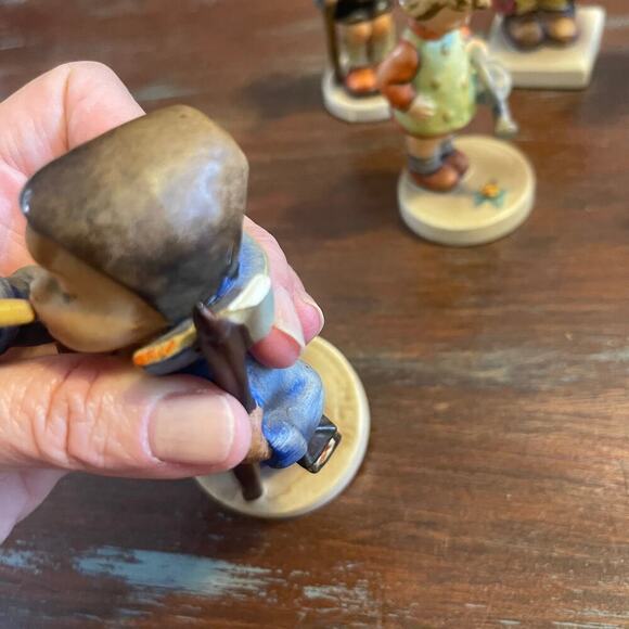 Hummel Goebel Genuine Vintage Figurines Lot of 07 - Picture 5 of 11